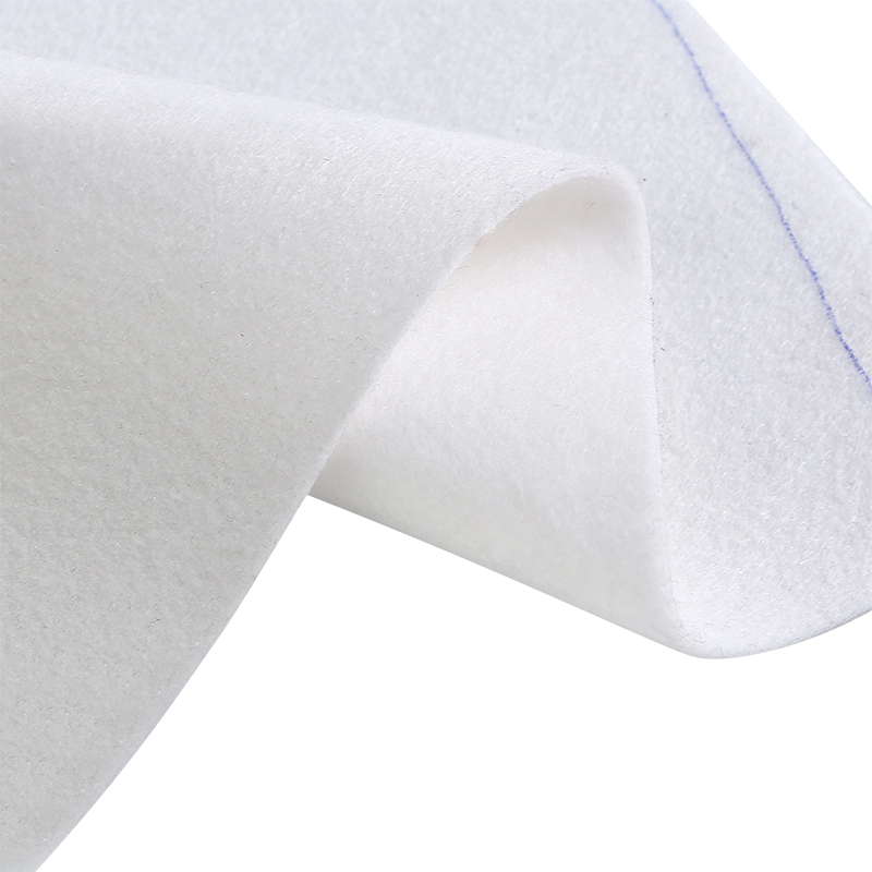 Géocomposite géomembranaire à trois couches pour la protection anti-infiltration des couches de fondation des autoroutes